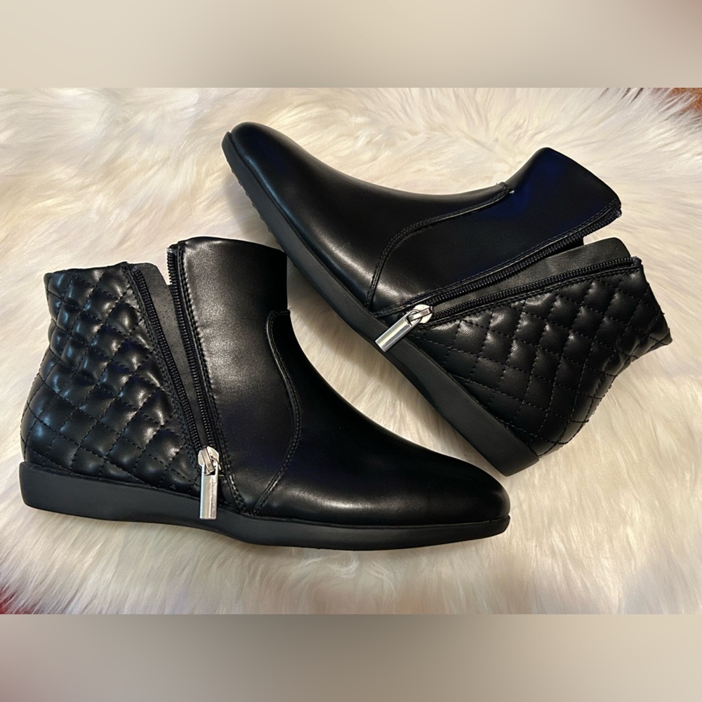 Comfortview Ceil Quilted Ankle Booties - Picture 13 of 16
